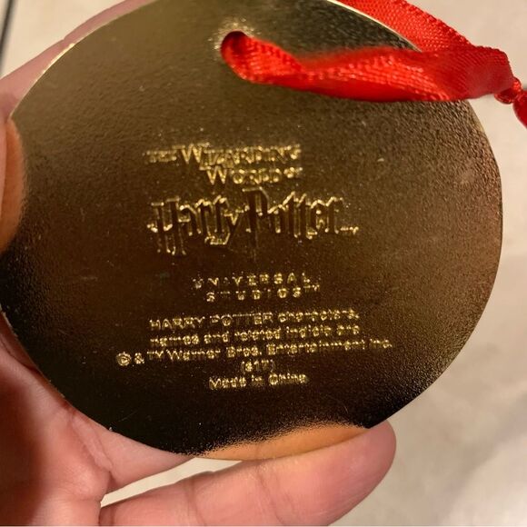 Hogwarts Railways gold-tone ornament - Picture 2 of 2